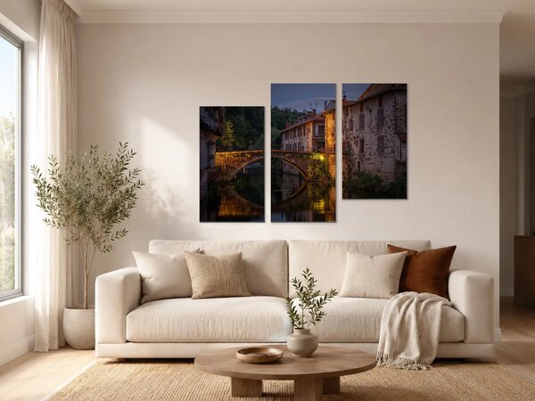 Kamenný most v historickém městě za soumraku – Třídílný obraz C, 90 × 60 cm