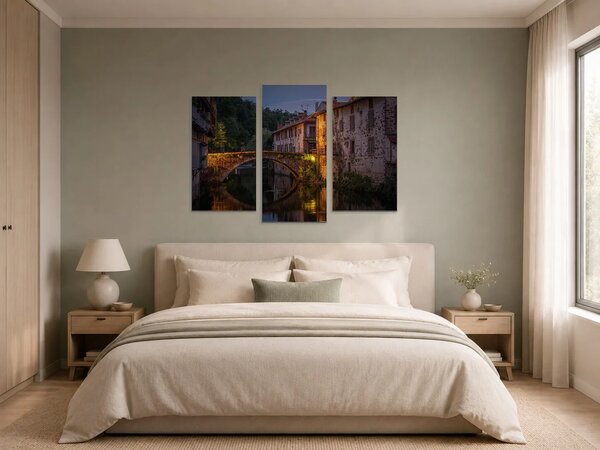 Kamenný most v historickém městě za soumraku – Třídílný obraz B, 90 × 60 cm