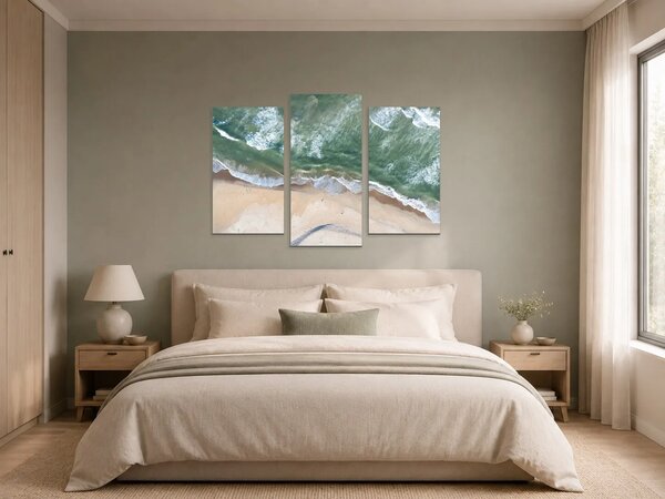 Příboj na písečné pláži z výšky – Třídílný obraz B, 90 × 60 cm