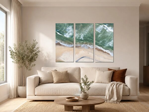 Příboj na písečné pláži z výšky – Třídílný obraz A, 90 × 60 cm