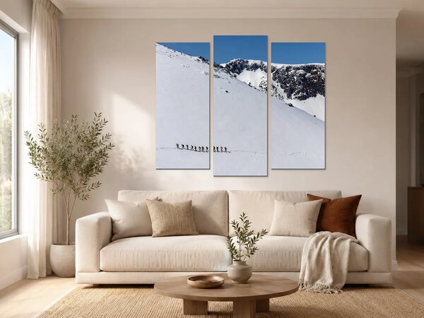 Výstup po zasněženém horském svahu – Třídílný obraz B, 120 × 100 cm