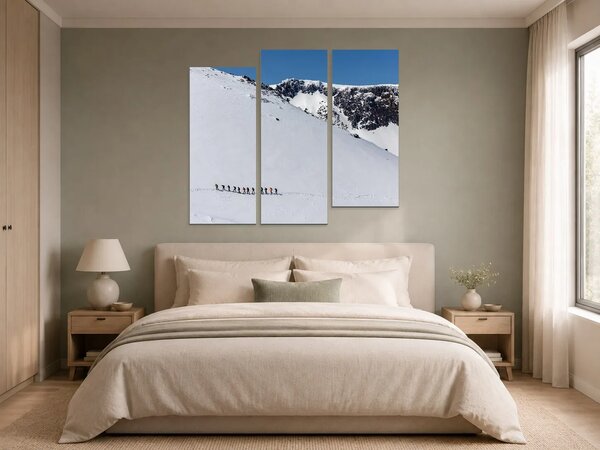 Výstup po zasněženém horském svahu – Třídílný obraz C, 150 × 100 cm