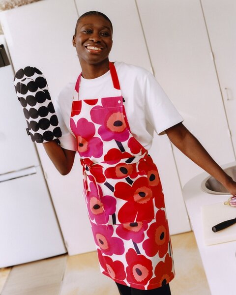Marimekko Kuchyňská chňapka Räsymatto, černo-bílá