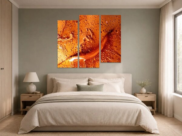 Jantarová abstrakce s kapkami – Třídílný obraz C, 120 × 100 cm