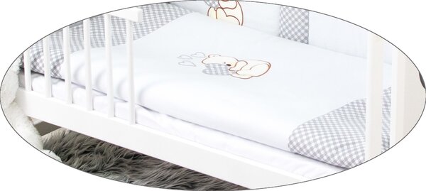 Dětská postýlka+ matrace + vyšívané povlečení do postýlky - ŠEDÝ MEDVÍDEK SRDCE - 13 dílná souprava Druh matrace: pěnová matrace 60x120x6cm