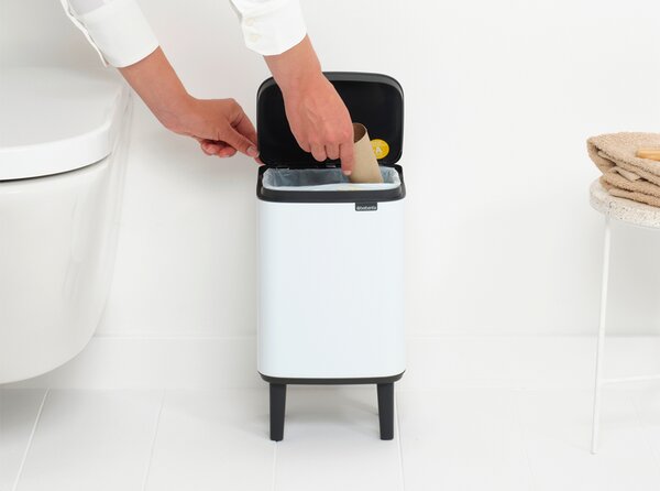 Brabantia dotykový odpadkový koš Bo Hi - 4 L, bílá