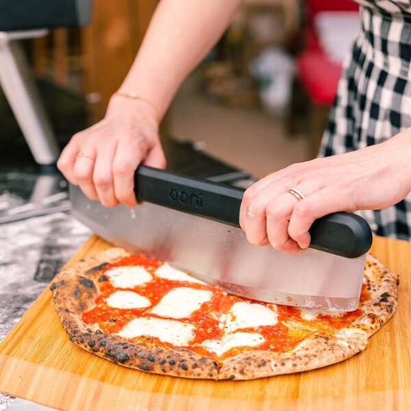 Ooni kolébkový kráječ na pizzu