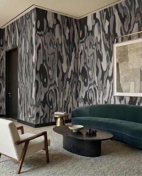 FUGU Luxusní černošedá designová art tapeta – Ettore Root Materiál: Digitální eko vlies - klasická tapeta nesamolepicí
