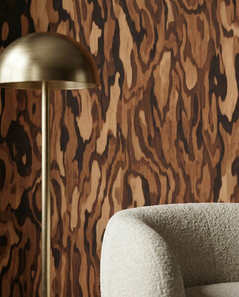 FUGU Luxusní hnědá designová art tapeta – Ettore Walnut Materiál: Digitální eko vlies - klasická tapeta nesamolepicí