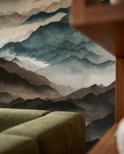 FUGU Luxusní designová tapeta mlhavé hory a panoramatická krajina – Roerich Light Materiál: Digitální eko vlies - klasická tapeta nesamolepicí