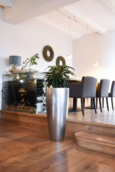 Exkluzivní květináč CITY, sklolaminát, výška 80 cm, stříbrná metalíza