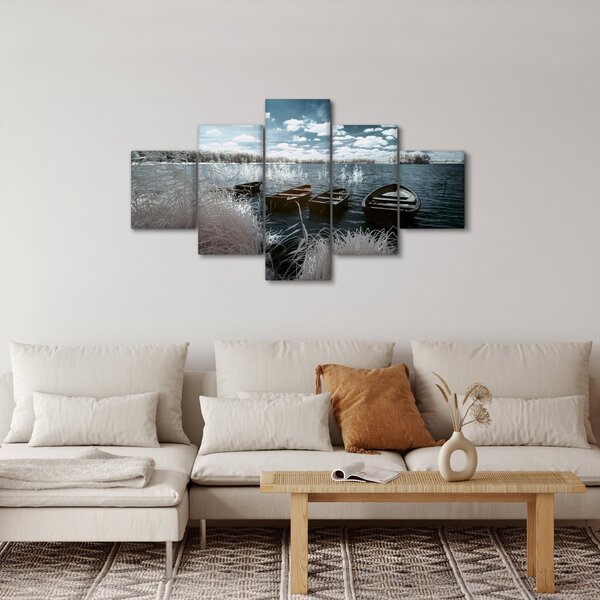 Obraz - Dřevěné loďky na jezeru (125x70 cm)