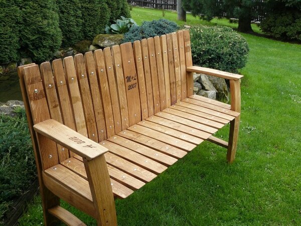 Stará Krása - Own Imports Designová zahradní lavička pro dva v masivním provedení