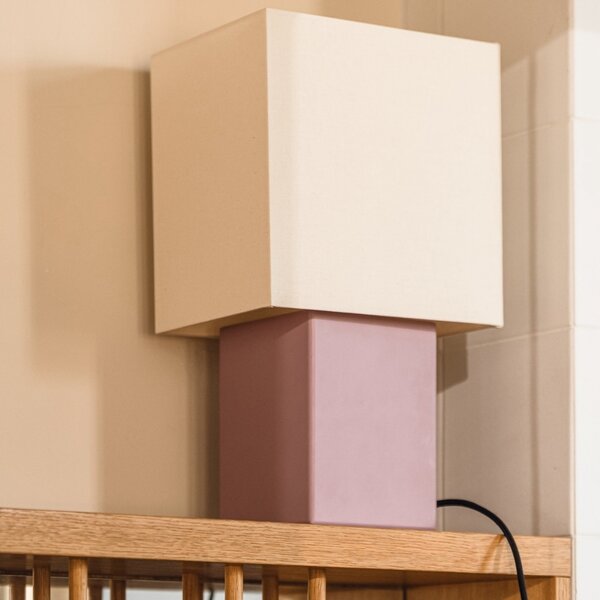 Noo.ma Světle fialová dřevěná stolní lampa Zam