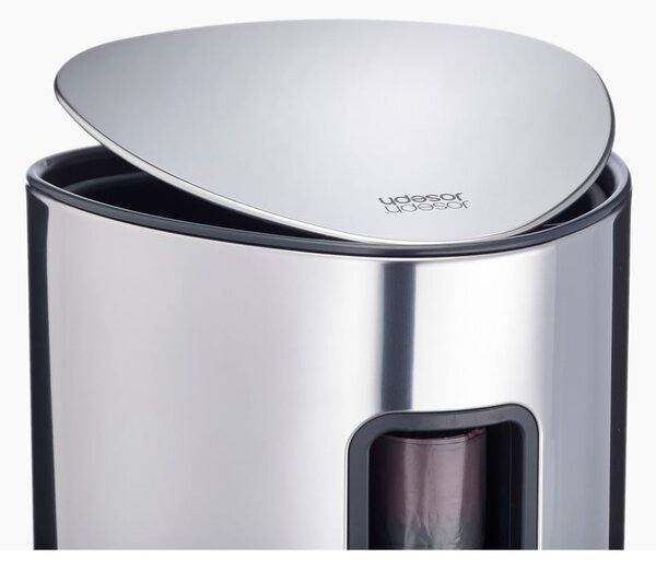 Nášlapný plastový odpadkový koš ve stříbrné barvě 5 l Luxe – Joseph Joseph