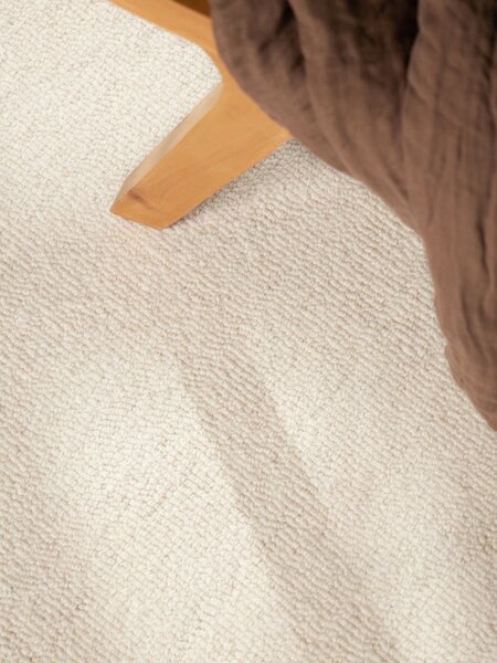 Koberec Elle Decoration Puristic Knots naturální / bílý
