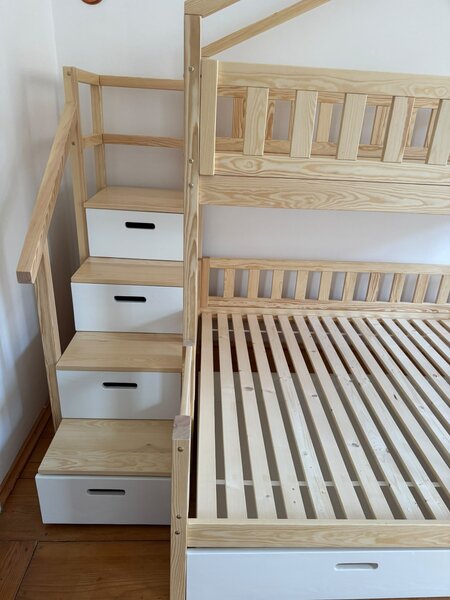 Patrová postel se schody Luna Strana schodů: vpravo, Branka na schodech: ano, Velikost matrací: 200x90/120x200