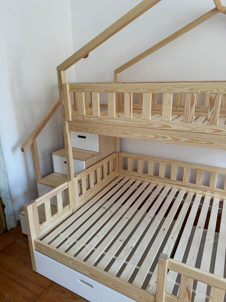 Patrová postel se schody Luna Strana schodů: vpravo, Branka na schodech: ano, Velikost matrací: 200x90/120x200
