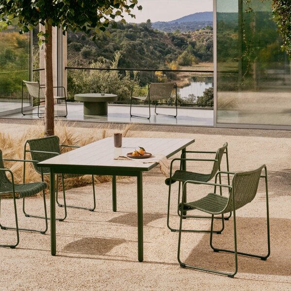 Bílo-zelený zahradní stůl Kave Home Maurina 223 x 101 cm