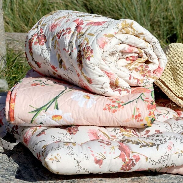 Růžový bavlněný přehoz s květy Aix Quilt Wild Flowers - 130*180 cm - Chic Antique