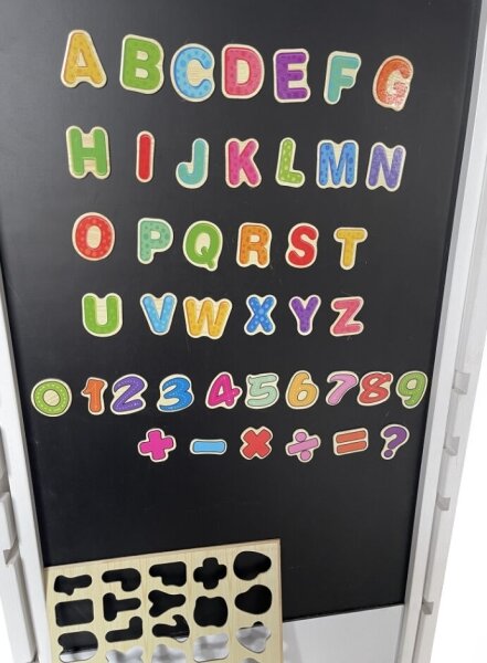 2Kids Toys - Rostoucí učící věž Kočka se skluzavkou a tabulí