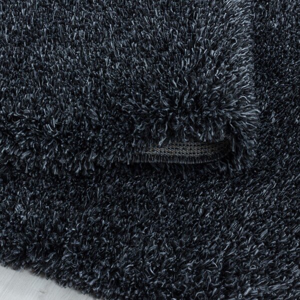 Antracitový běhoun 80x250 cm Fluffy – Ayyildiz Carpets