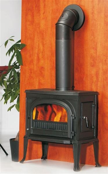 Kamna na dřevo Globe-fire Uranus erná litinová s tsnním v místnosti 7kW