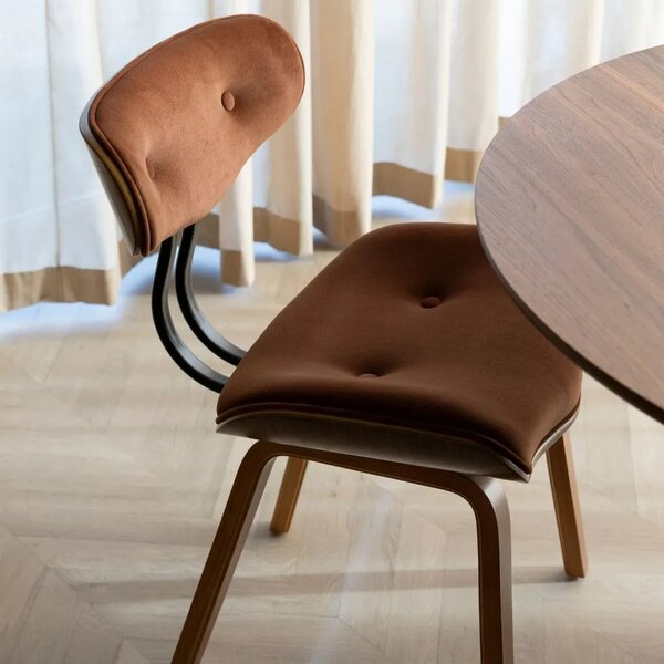 Dutchbone Hnědá sametová jídelní židle BLACKWOOD WALNUT