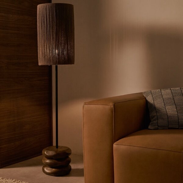 Tmavá dřevěná stojací lampa Kave Home Kor 145,5 cm