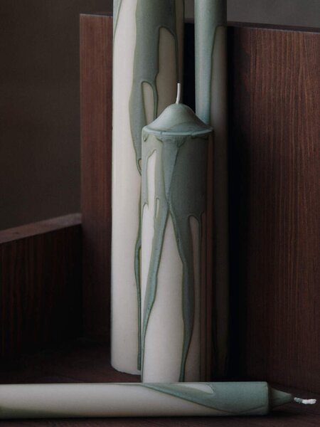 Ferm Living Svíčky Dryp set 2 ks, tea green
