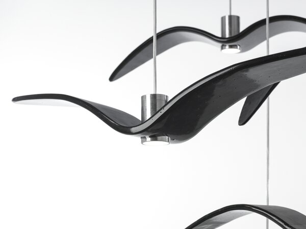 Designové závěsné svítidlo Brokis Night Birds PC963 Povrch Montury: Stříbrný elox, Barva skla: Šedá kouřová - masiv, Povrch baldachýnu: kov - černý matný komaxit