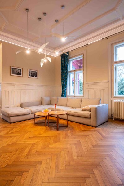 Designové závěsné svítidlo Brokis Night Birds PC964 Povrch Montury: Stříbrný elox, Barva skla: Šedá kouřová - masiv, Povrch baldachýnu: kov - černý matný komaxit