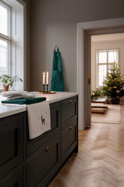 JUNA Bavlněná zástěra Christmas Fable - Green Tree JN101