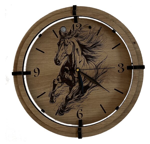 "Kůň" Světelné hodiny 32 cm provedení povrchu: dub, varianta napájení svítidla: 12V s externím zdrojem (s přivodním kabelem)