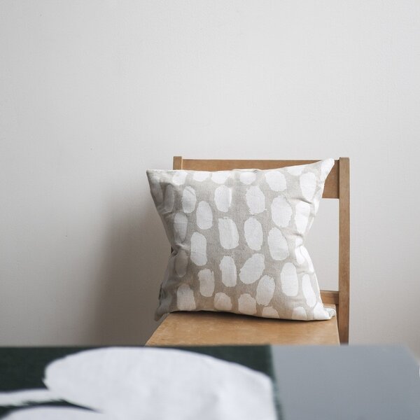 Fine Little Day Povlak na polštář DOTS LINEN white 50x50