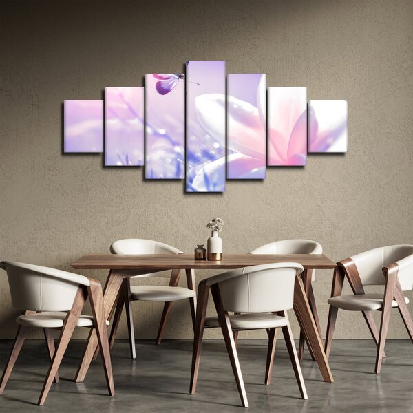 Obraz - Motýl přilítající na květ (210x100 cm)