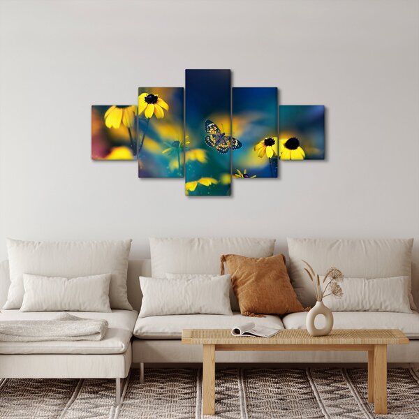 Obraz - Žlutý motýl s květy (125x70 cm)