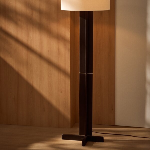 Kave Home Tmavá dřevěná stojací lampa Niani 151 cm