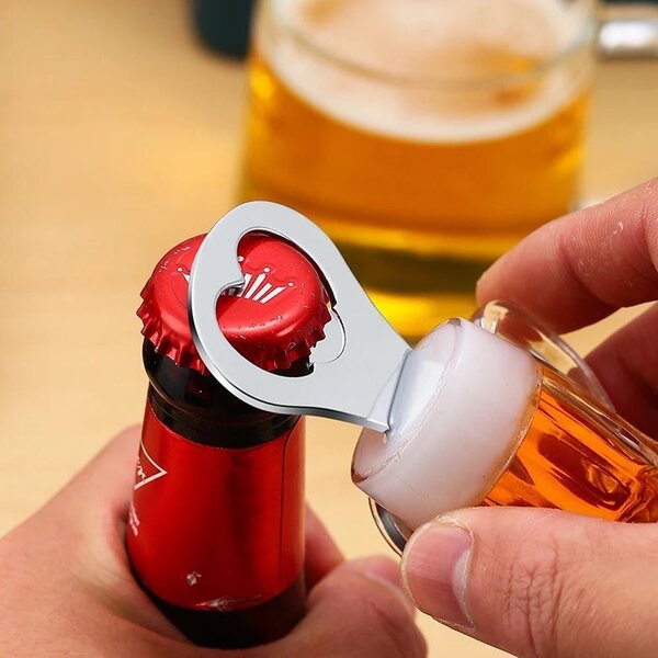 Otvírák na pivo s magnetem