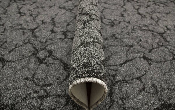 Metrážový koberec Marble 75 mramor, tmavě šedý / černý