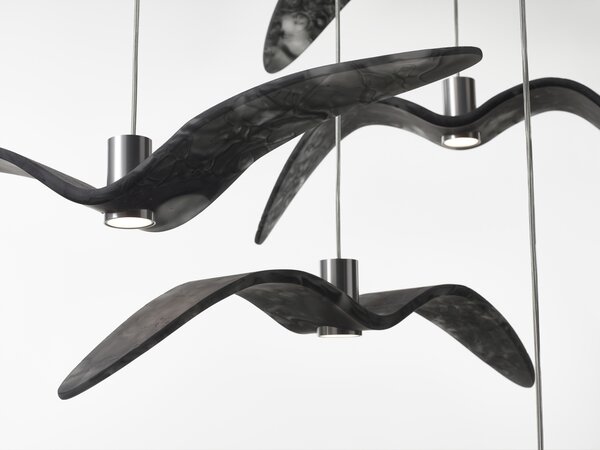 Designové závěsné svítidlo Brokis Night Birds PC963 Povrch Montury: Stříbrný elox, Barva skla: Šedá kouřová - masiv, Povrch baldachýnu: kov - černý matný komaxit