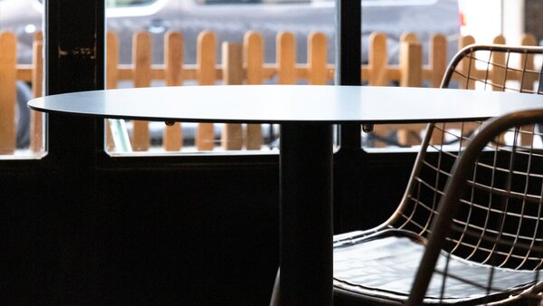 Lyon Beton jídelní stoly Donut Round Bistro Table In Black