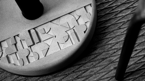 Lyon Beton jídelní stoly Donut Round Cutaway Bistro Table In Black