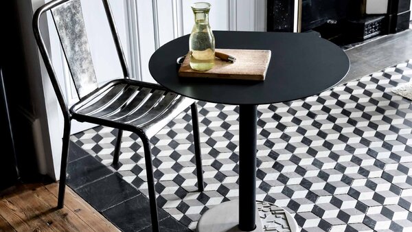 Lyon Beton jídelní stoly Donut Round Cutaway Bistro Table In Black