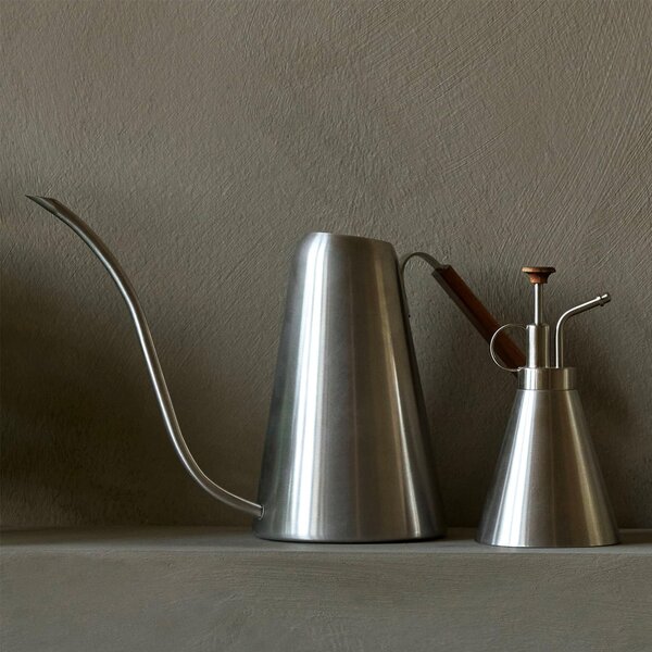 Audo Copenhagen designové zahradní konve Hydrous Plant Mister