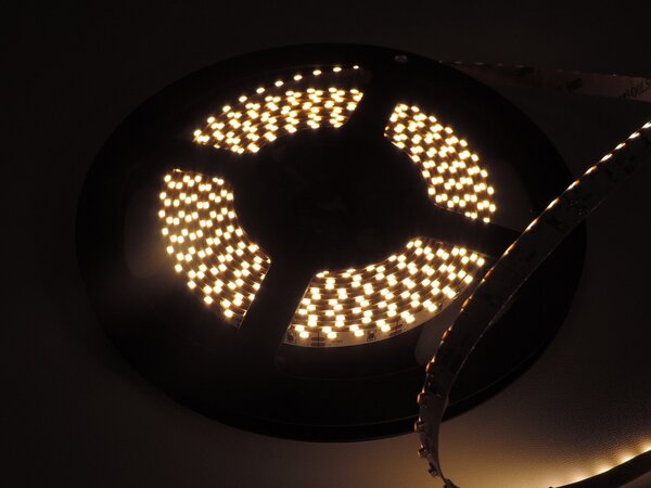 LED pásek s bočním svitem 8mm 14,4W/m, PROFI, 12V, IP20, 120LED/m Barva světla: Teplá bílá, 3000K