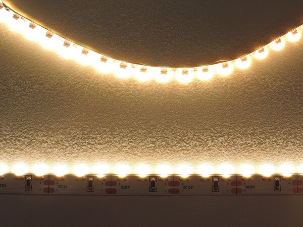 LED pásek s bočním svitem 8mm 14,4W/m, PROFI, 12V, IP20, 120LED/m Barva světla: Teplá bílá, 3000K