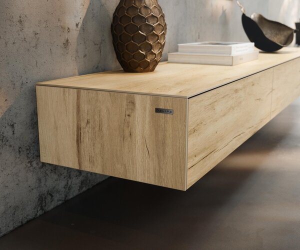 DELIFE TV stolek Cuor 200 cm keramika Laminam® Sabbia dubová 1 výklopná dvířka 1 zásuvka závěsný