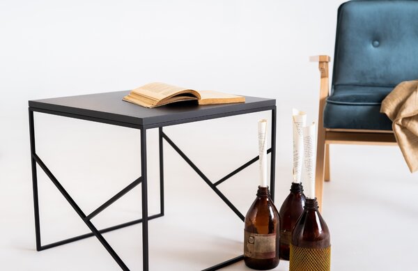 Nordic Design Petrolejově modré sametové křeslo Vinnie s přírodní podnoží