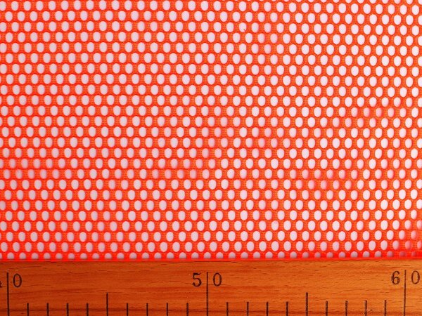 Oděvní síťovina sportovní šíře 200-205 cm METRÁŽ